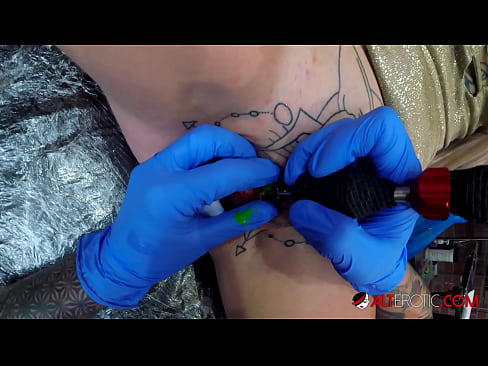 ❤️ Extrem tattooed Hottie Sully Savage krut en Tattoo op hirem Klitoris Hausgemachte Porno op lb.eggporncomics.ru ️❤